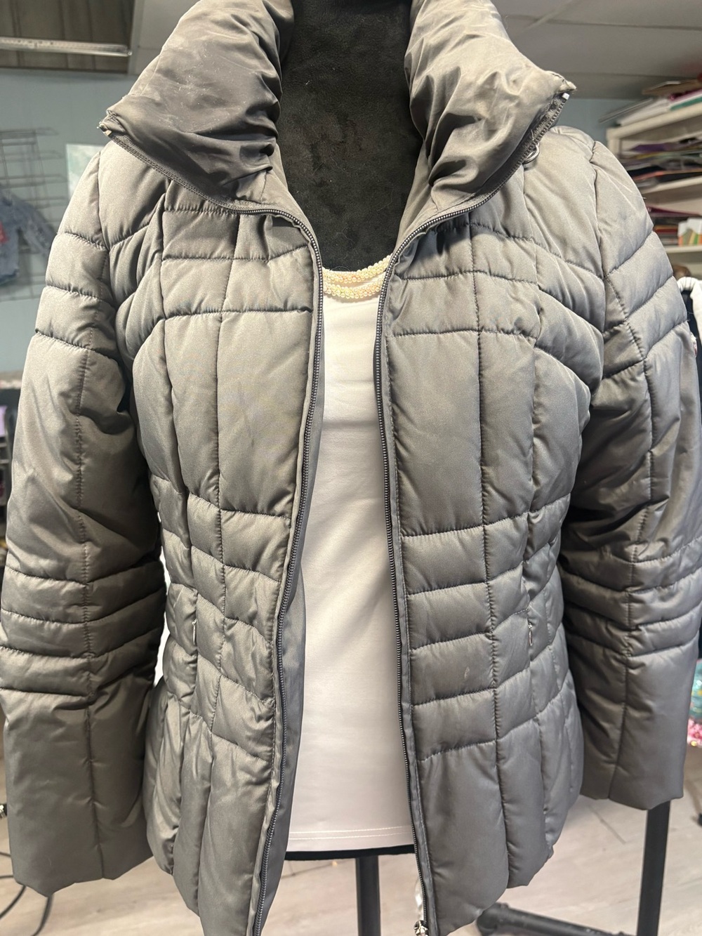 Calvin Klein Silver‑Gray Quilted Puffer Jacket Size PM !!!